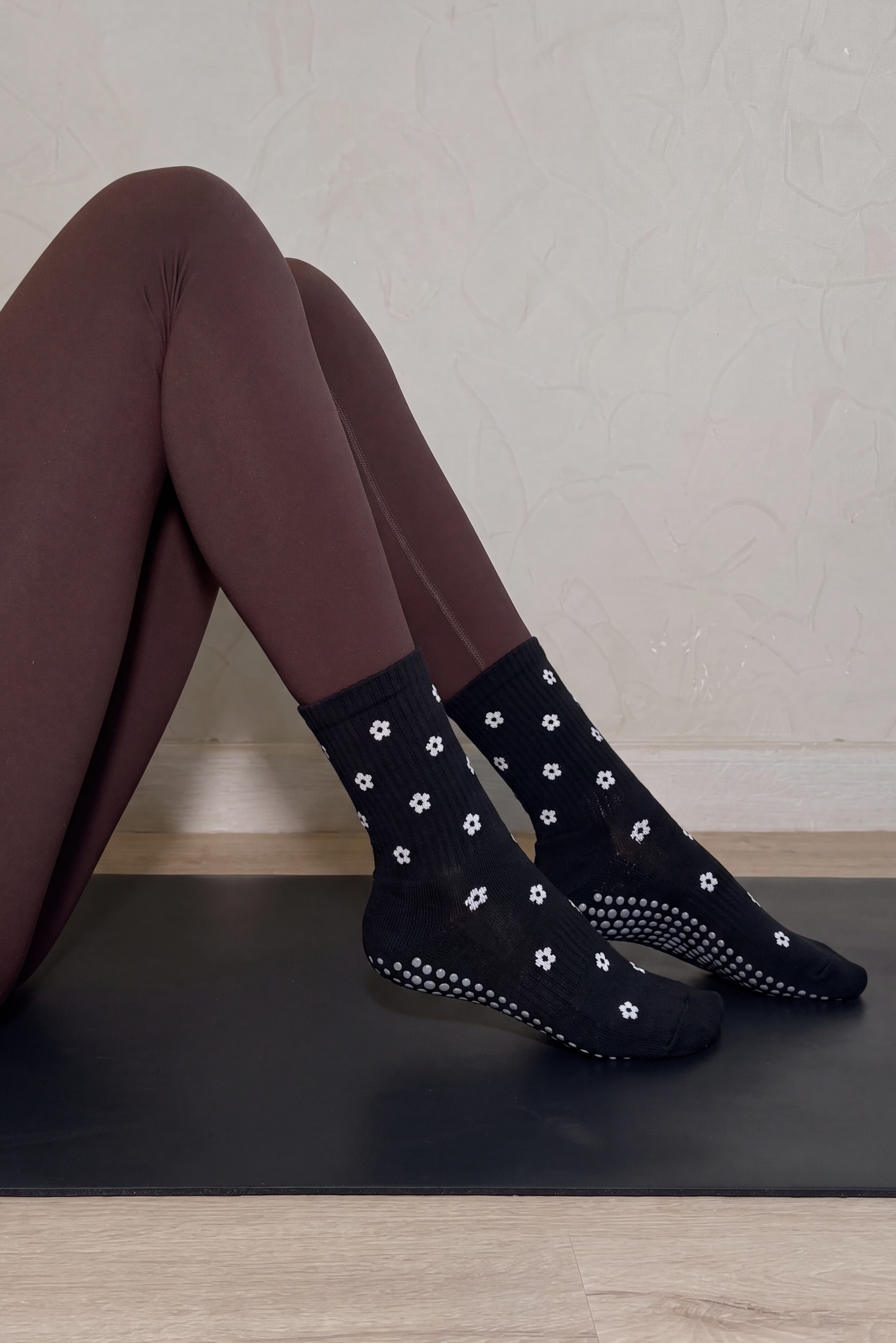 Daisy Grip Socks