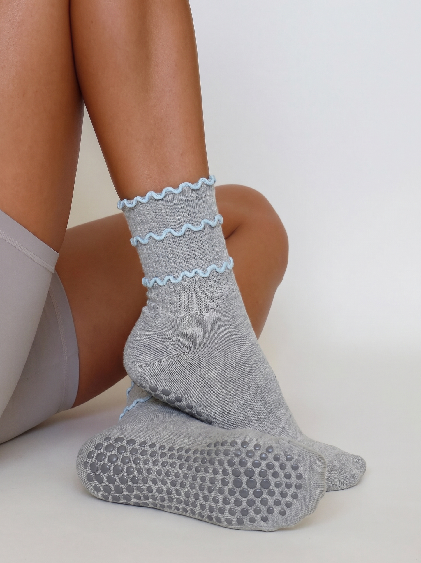 Ruffles Grip Sock - Gray