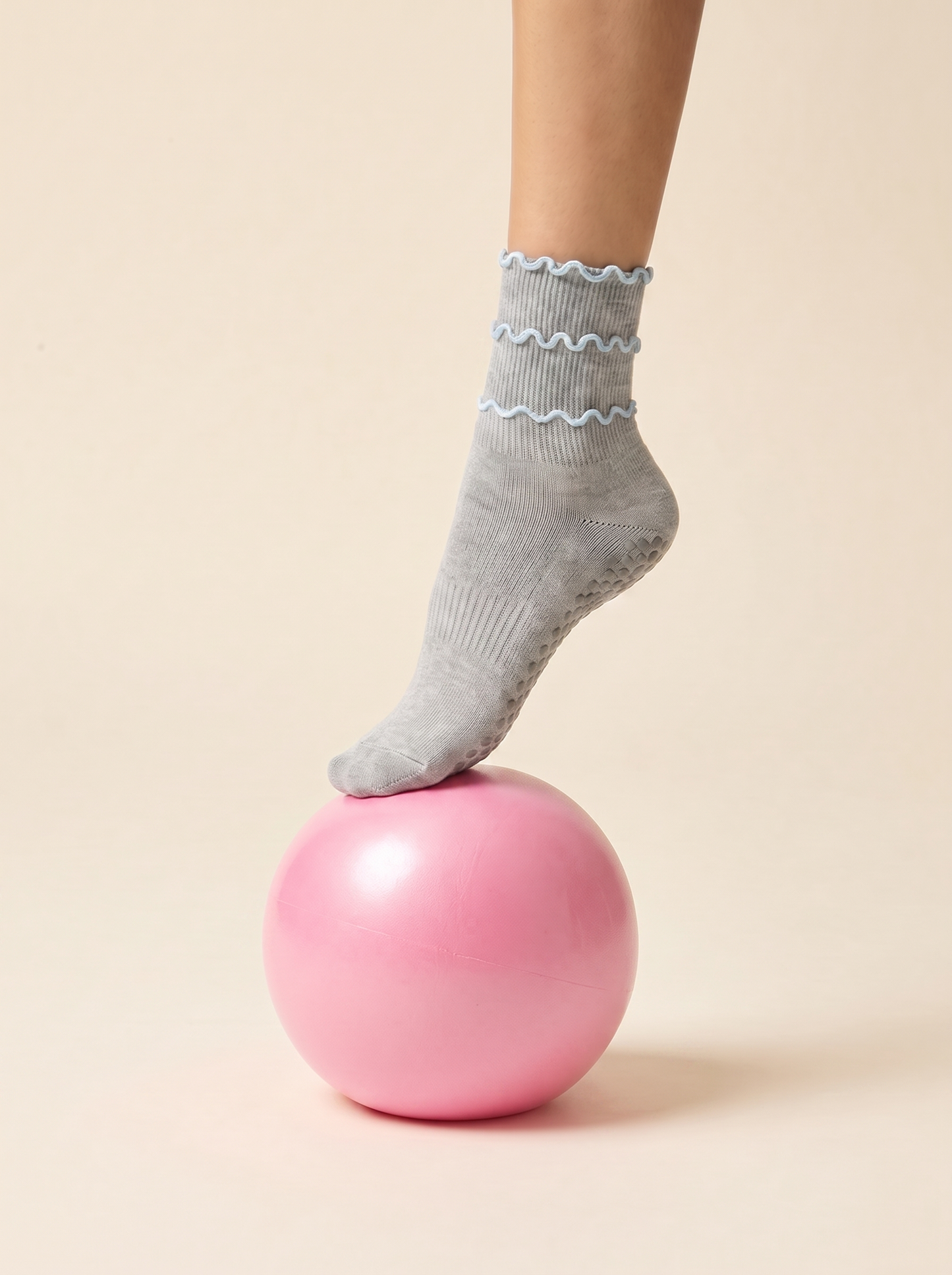 Ruffles Grip Sock - Gray